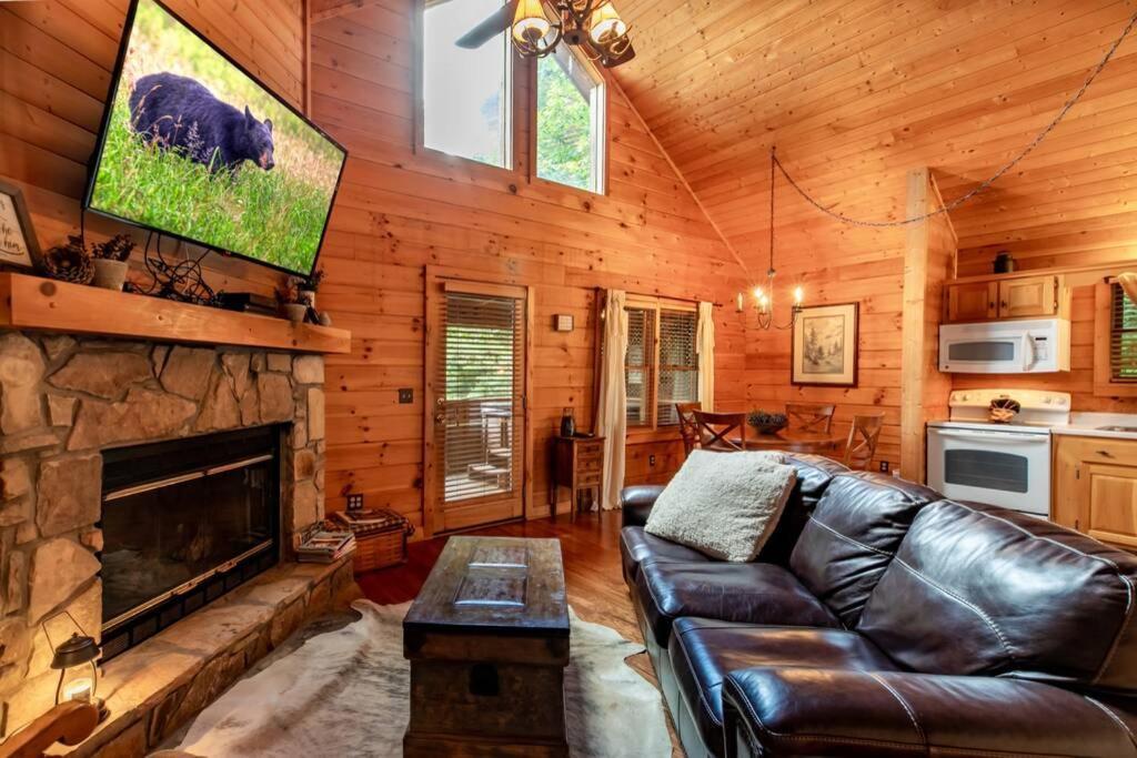 סביירוויל Nice View Fireplace, Hot Tub, Porch Bed, Private מראה חיצוני תמונה