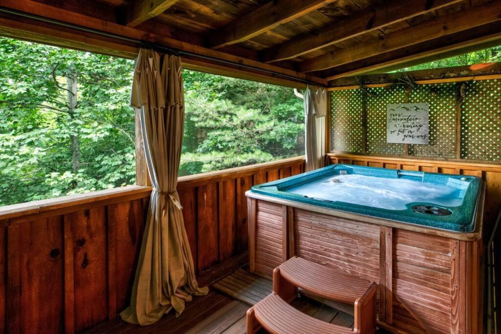 סביירוויל Nice View Fireplace, Hot Tub, Porch Bed, Private מראה חיצוני תמונה