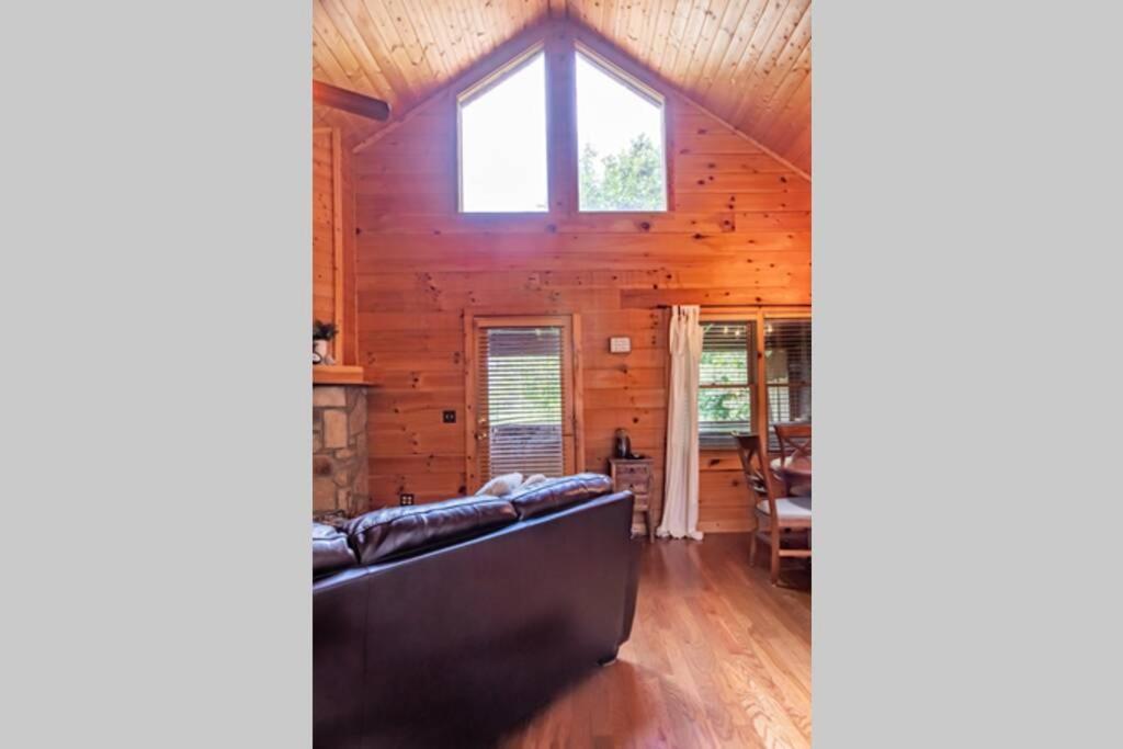 סביירוויל Nice View Fireplace, Hot Tub, Porch Bed, Private מראה חיצוני תמונה