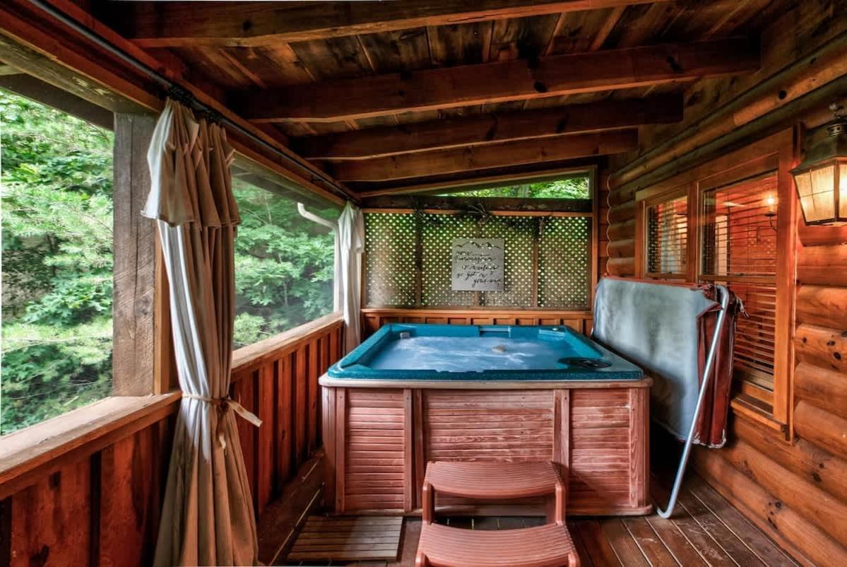 סביירוויל Nice View Fireplace, Hot Tub, Porch Bed, Private מראה חיצוני תמונה
